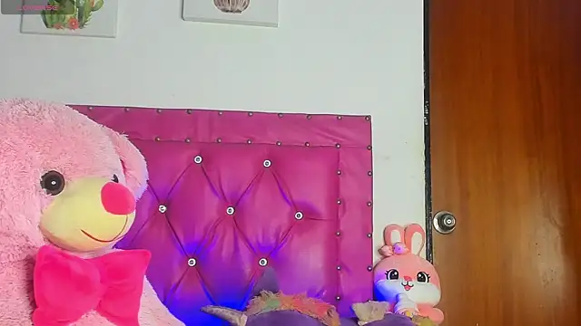 dahiiangomezz online show from October 3, 8:27 am