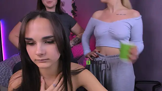 Snapshot of ariana_ross7 chatting on October 3, 10:22 pm ariana ross7 online show from October 3, 10:22 pm