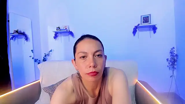 Snapshot of karlaaa__ chatting on October 11, 3:13 pm karlaaa online show from October 11, 3:13 pm