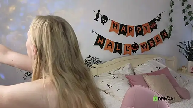 Snapshot of hey_Olivia chatting on October 19, 9:01 am hey Olivia online show from October 19, 9:01 am