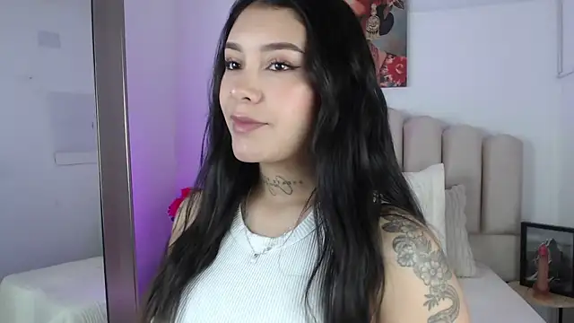 Snapshot of miawhite_x1 chatting on October 4, 1:12 pm miawhite x1 online show from October 4, 1:12 pm