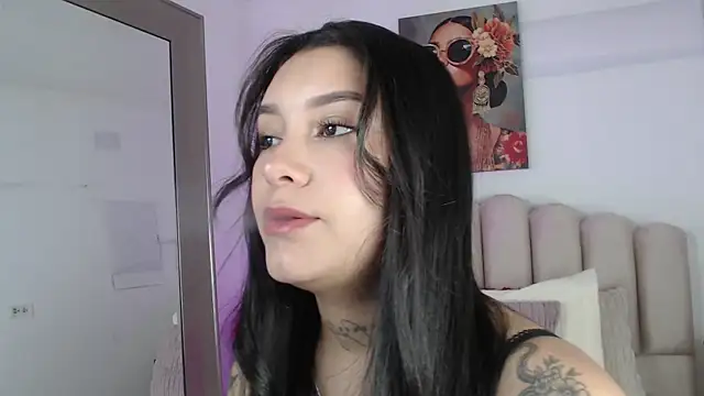 Snapshot of miawhite_x1 chatting on October 9, 12:17 pm miawhite x1 online show from October 9, 12:17 pm