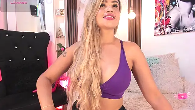 Snapshot of Agatha210 chatting on November 1, 10:20 am Agatha210 online show from November 1, 10:20 am