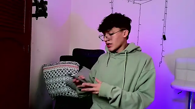 bellmontneon online show from November 12, 11:25 am