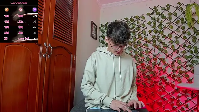 bellmontneon online show from December 4, 12:37 pm