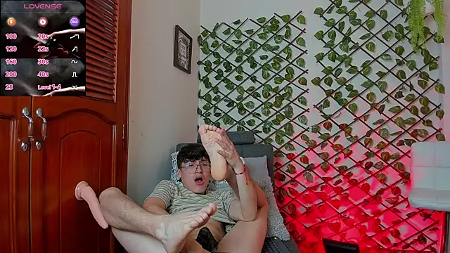 bellmontneon online show from December 5, 11:42 am