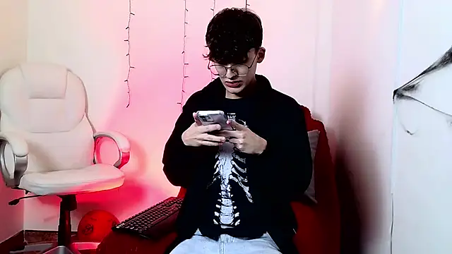 bellmontneon online show from October 23, 11:42 am