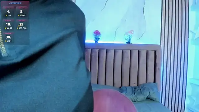 LunaWiill  online show from October 13, 7:48 pm