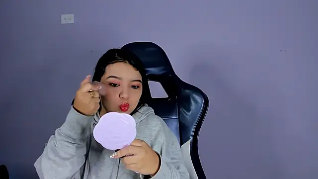 LunaWiill  online show from December 5, 12:15 pm