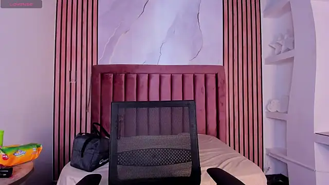 LunaWiill  online show from September 26, 1:18 pm