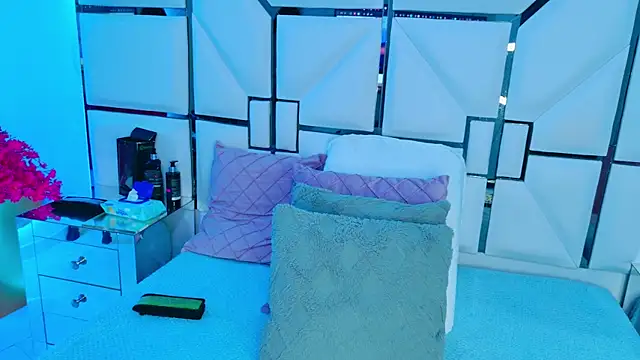 SabrinnaTaylor online show from December 22, 7:25 pm