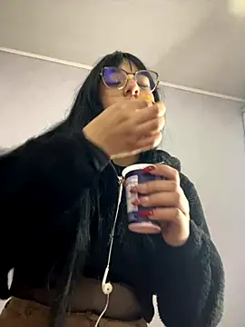 Snapshot of Daphnee-x chatting on December 5, 11:31 am Daphnee-x online show from December 5, 11:31 am