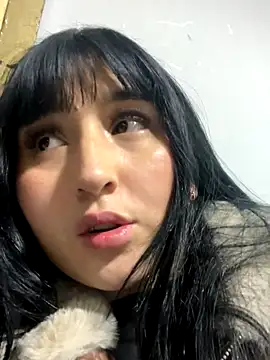 Snapshot of Daphnee-x chatting on November 16, 2:05 am Daphnee-x online show from November 16, 2:05 am