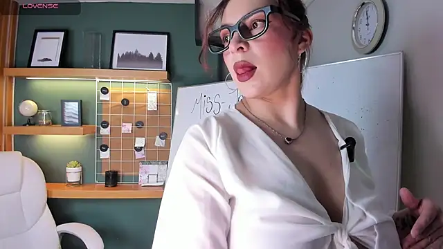 Snapshot of Jenniekim_18 chatting on November 5, 12:08 pm Jenniekim 18 online show from November 5, 12:08 pm