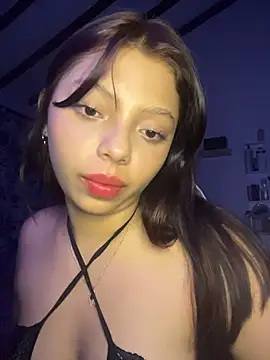 Snapshot of Kitty_Cum2 chatting on December 3, 1:06 am Kitty Cum2 online show from December 3, 1:06 am