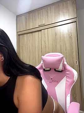 Snapshot of Kitty_Cum2 chatting on November 5, 7:17 pm Kitty Cum2 online show from November 5, 7:17 pm