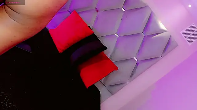 Snapshot of AithanaBlaze chatting on February 18, 11:50 am AithanaBlaze online show from February 18, 11:50 am