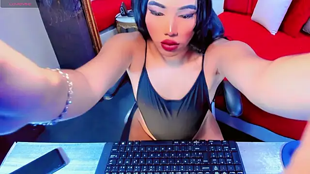 Snapshot of AithanaBlaze chatting on February 28, 8:19 pm AithanaBlaze online show from February 28, 8:19 pm