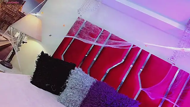 Snapshot of AithanaBlaze chatting on November 1, 11:26 am AithanaBlaze online show from November 1, 11:26 am