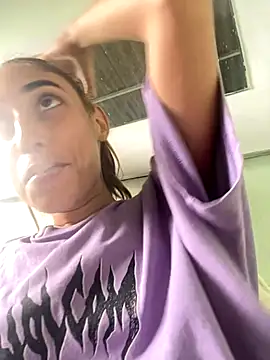 loirinhaaa online show from November 12, 1:59 pm