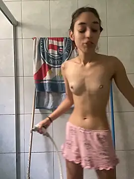 loirinhaaa online show from September 25, 2:23 pm