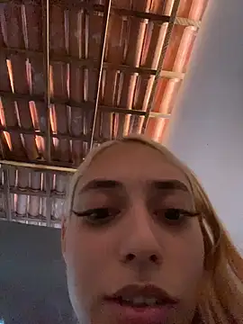 loirinhaaa online show from April 21, 6:58 pm