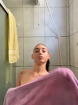 loirinhaaa online show from September 22, 4:57 pm