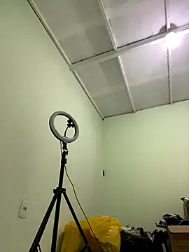 loirinhaaa online show from October 9, 1:17 am