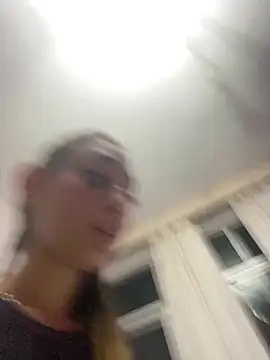 Snapshot of loirinhaaa chatting on February 5, 2:40 am loirinhaaa online show from February 5, 2:40 am