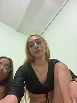 Snapshot of loirinhaaa chatting on March 1, 6:57 am loirinhaaa online show from March 1, 6:57 am