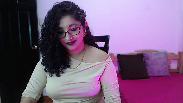 Snapshot of Gia_Dior chatting on November 5, 11:52 pm Gia Dior online show from November 5, 11:52 pm