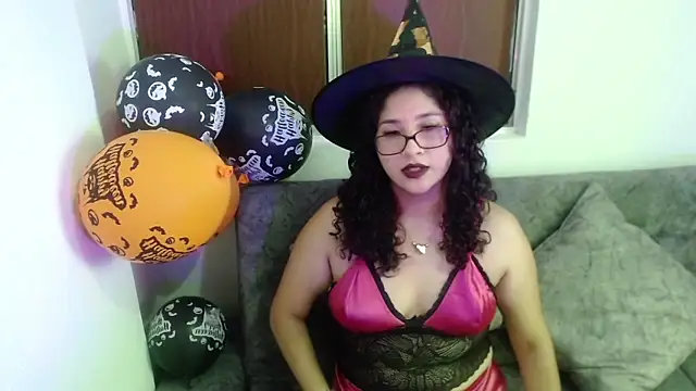 Snapshot of Gia_Dior chatting on October 20, 9:15 pm Gia Dior online show from October 20, 9:15 pm