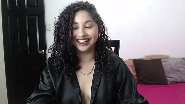 Snapshot of Gia_Dior chatting on November 21, 10:09 pm Gia Dior online show from November 21, 10:09 pm