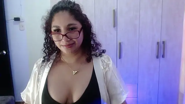 Snapshot of Gia_Dior chatting on October 29, 12:04 pm Gia Dior online show from October 29, 12:04 pm