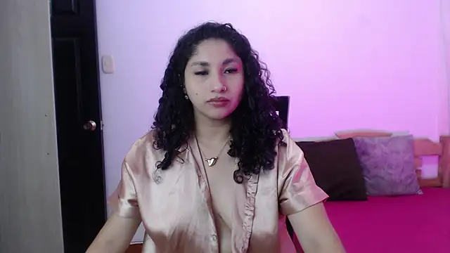 Snapshot of Gia_Dior chatting on November 7, 11:41 pm Gia Dior online show from November 7, 11:41 pm