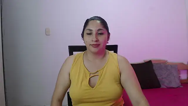 Snapshot of Gia_Dior chatting on November 28, 11:16 pm Gia Dior online show from November 28, 11:16 pm