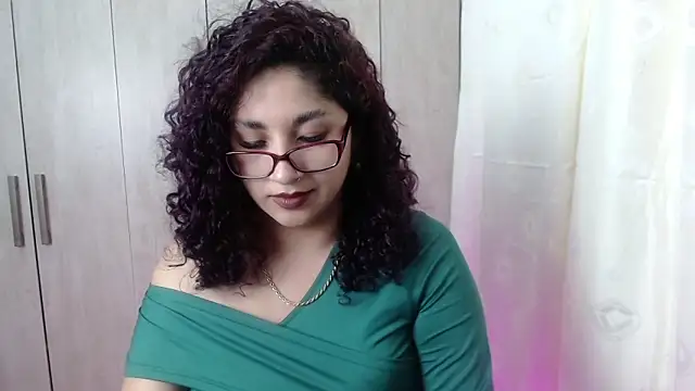 Snapshot of Gia_Dior chatting on November 13, 11:52 pm Gia Dior online show from November 13, 11:52 pm