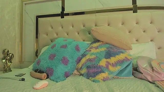 mia vy online show from January 14, 7:17 pm