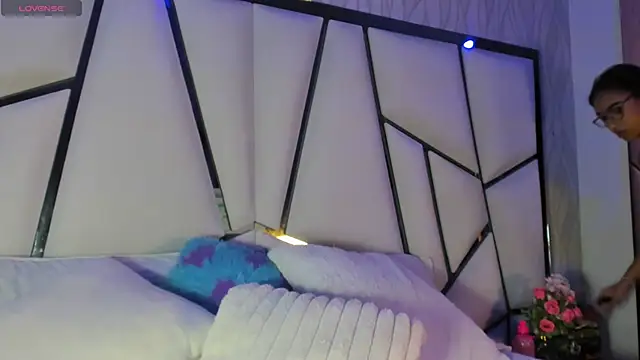 mia vy online show from September 30, 7:09 pm