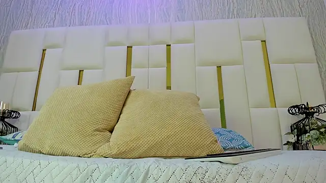 mia vy online show from April 2, 3:13 am