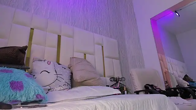 mia vy online show from May 9, 8:34 pm