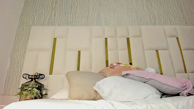 mia vy online show from May 14, 3:03 am