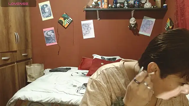 Snapshot of Sasharosee2 chatting on October 15, 12:13 pm Sasharosee2 online show from October 15, 12:13 pm