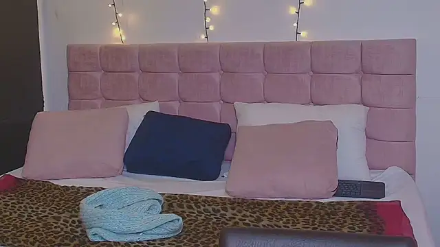 Snapshot of Sasharosee2 chatting on September 19, 11:58 am Sasharosee2 online show from September 19, 11:58 am