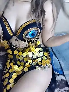 Snapshot of shahinaz-123 chatting on March 1, 11:43 am shahinaz-123 online show from March 1, 11:43 am