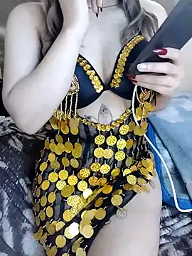 Snapshot of shahinaz-123 chatting on February 16, 10:58 am shahinaz-123 online show from February 16, 10:58 am