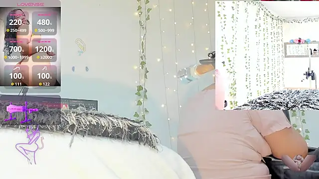 Snapshot of Ashley__Jones__ chatting on June 17, 9:08 am Ashley Jones online show from June 17, 9:08 am