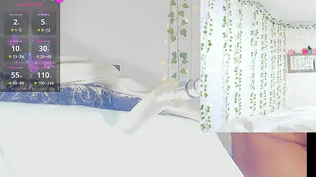 Ashley  Jones   online show from March 26, 9:07 am