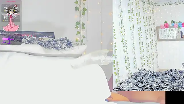 Ashley  Jones   online show from February 18, 9:06 am