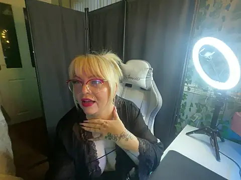 BonnyDesire online show from March 31, 6:54 pm